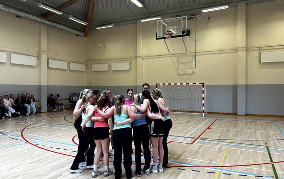 Árlegt fótbolta- og brennómót 10. bekkjar og kennara